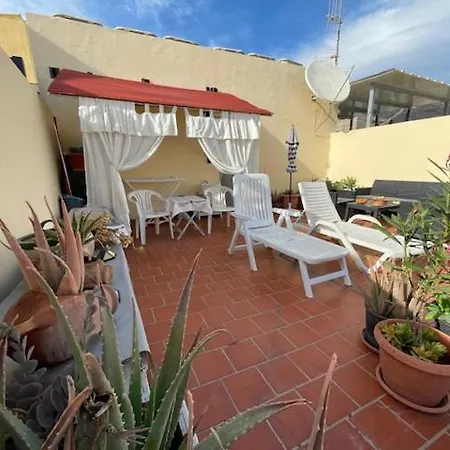Cosy With Rooftop Terrace And Wifi